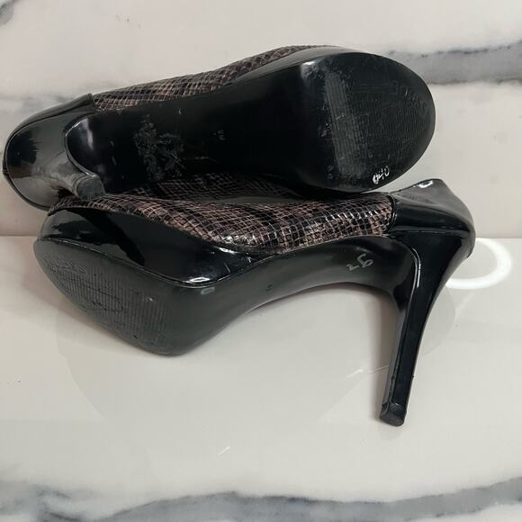 Guess Women's Black Brown Reptile Platform Pumps Andrea Heels Sz 8 Date Night - Picture 7 of 7